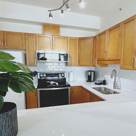 Downtown Waterfront Kelowna Oasis Newly Renovated 2Bed 2Bath Apartment Екстериор снимка