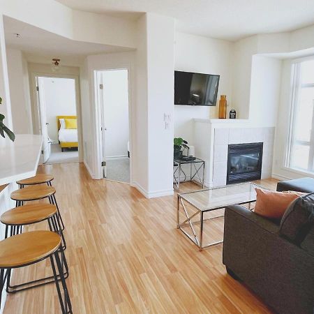 Downtown Waterfront Kelowna Oasis Newly Renovated 2Bed 2Bath Apartment Екстериор снимка