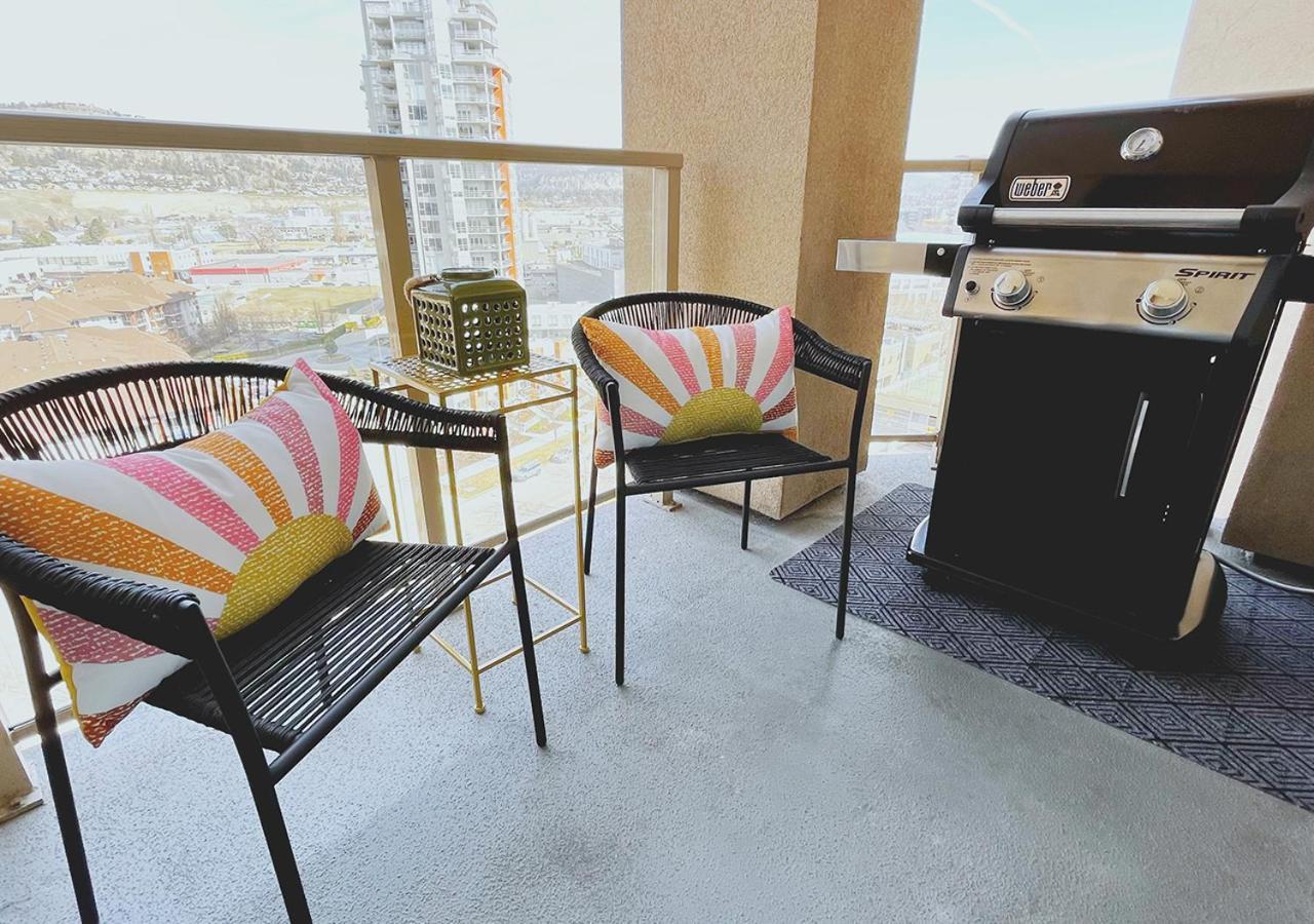 Downtown Waterfront Kelowna Oasis Newly Renovated 2Bed 2Bath Apartment Екстериор снимка