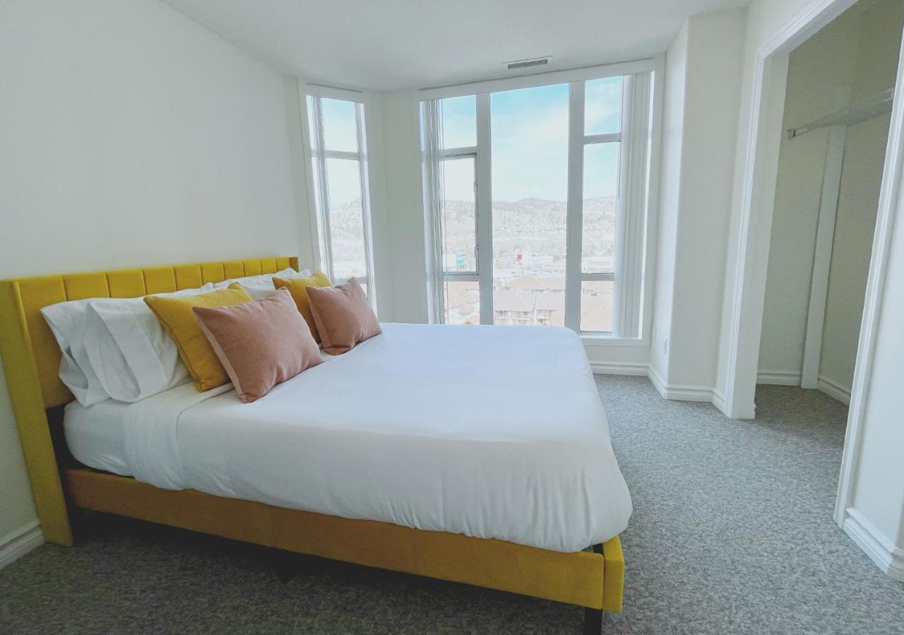 Downtown Waterfront Kelowna Oasis Newly Renovated 2Bed 2Bath Apartment Екстериор снимка