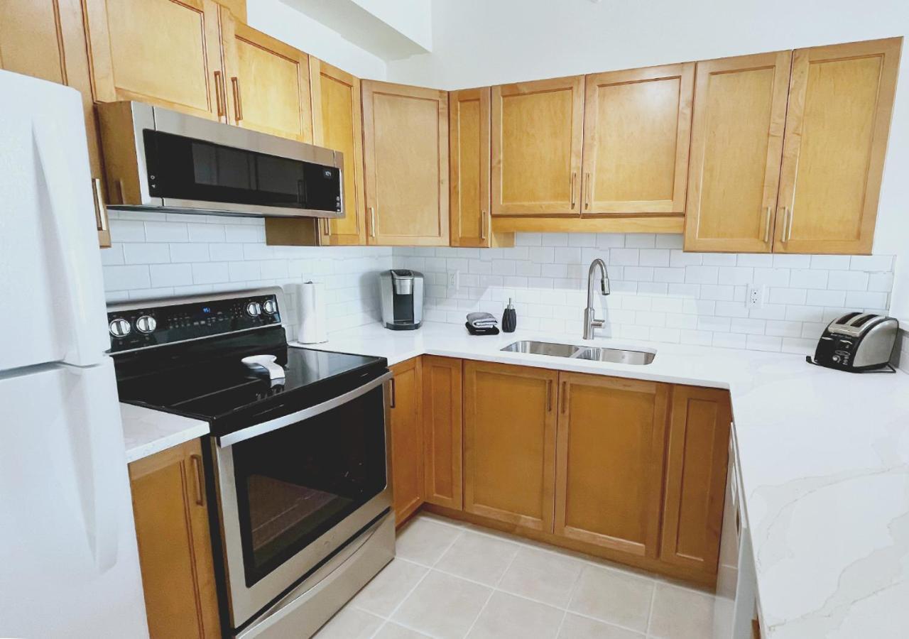 Downtown Waterfront Kelowna Oasis Newly Renovated 2Bed 2Bath Apartment Екстериор снимка