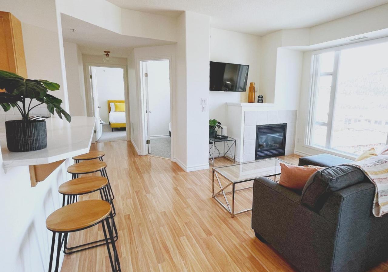 Downtown Waterfront Kelowna Oasis Newly Renovated 2Bed 2Bath Apartment Екстериор снимка