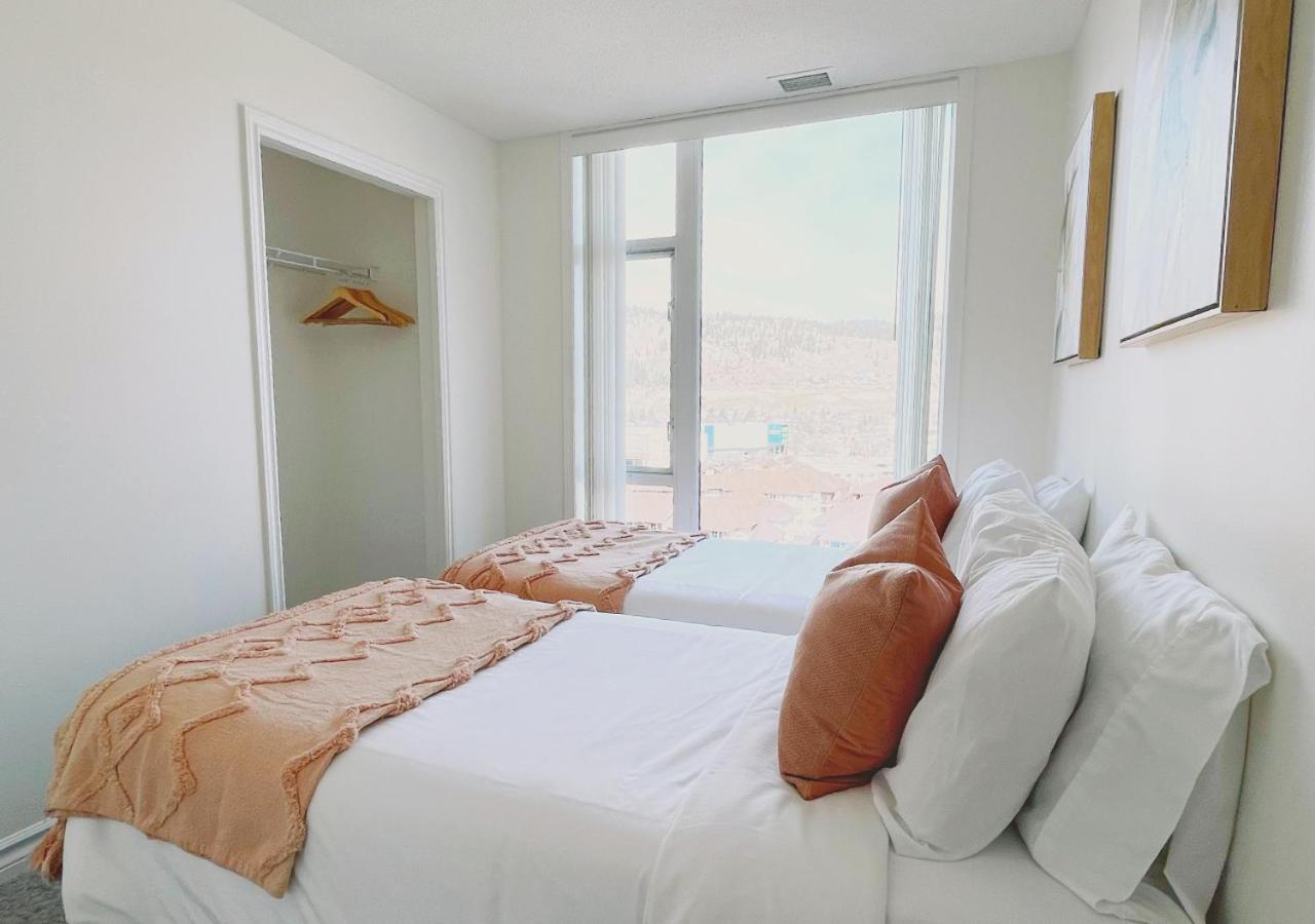 Downtown Waterfront Kelowna Oasis Newly Renovated 2Bed 2Bath Apartment Екстериор снимка