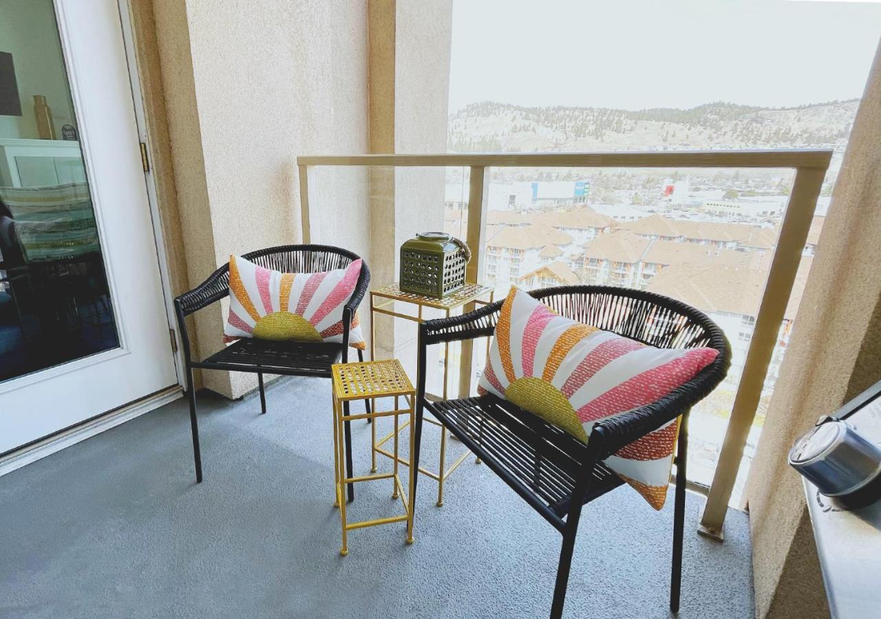 Downtown Waterfront Kelowna Oasis Newly Renovated 2Bed 2Bath Apartment Екстериор снимка