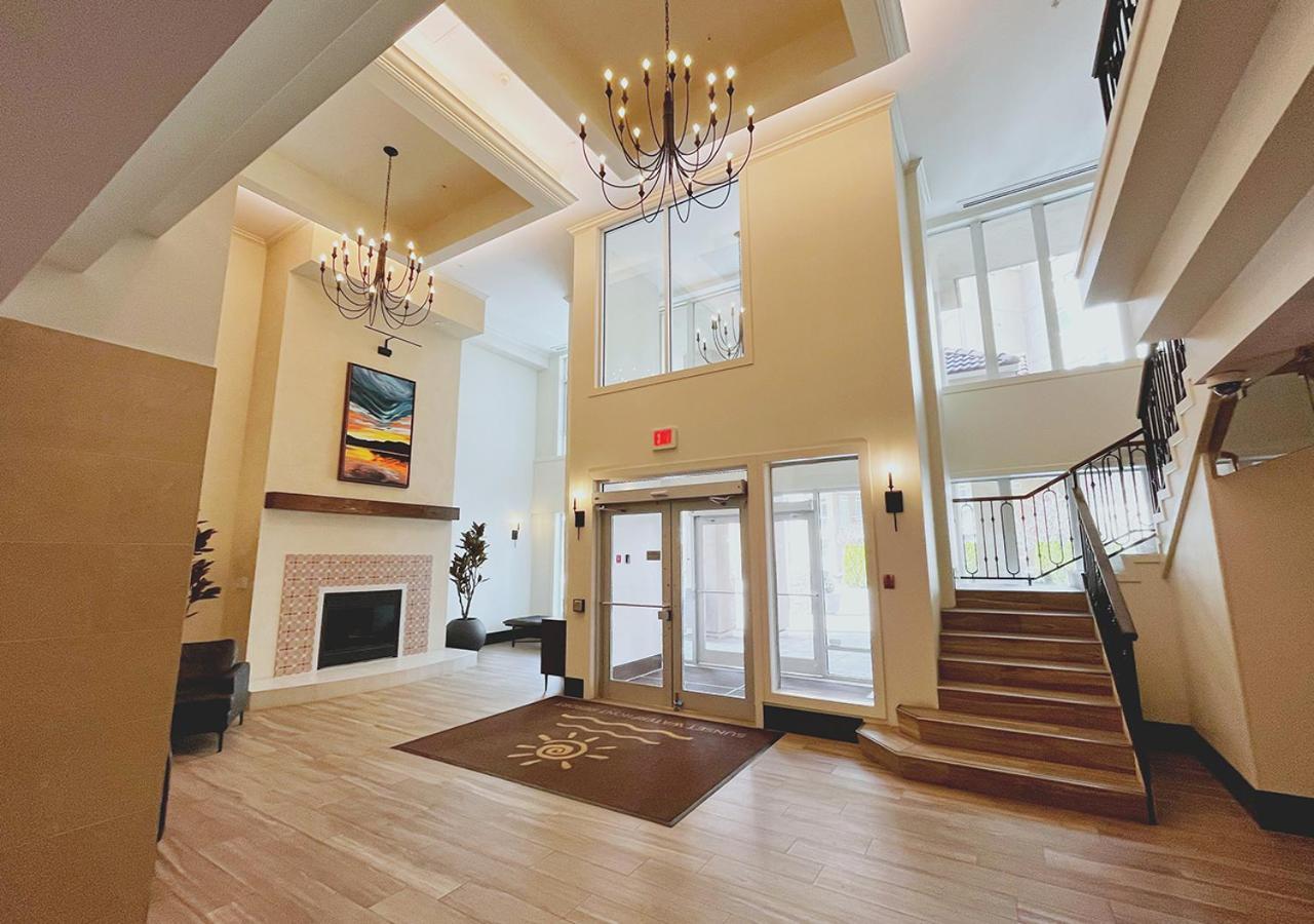 Downtown Waterfront Kelowna Oasis Newly Renovated 2Bed 2Bath Apartment Екстериор снимка